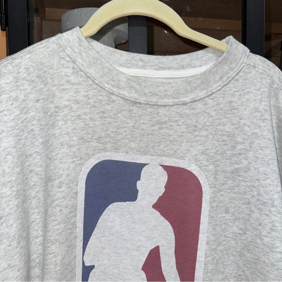 Abercrombie NBA logo Oversized crewneck pullover sweatshirt soft a&f basketball - Picture 3 of 9
